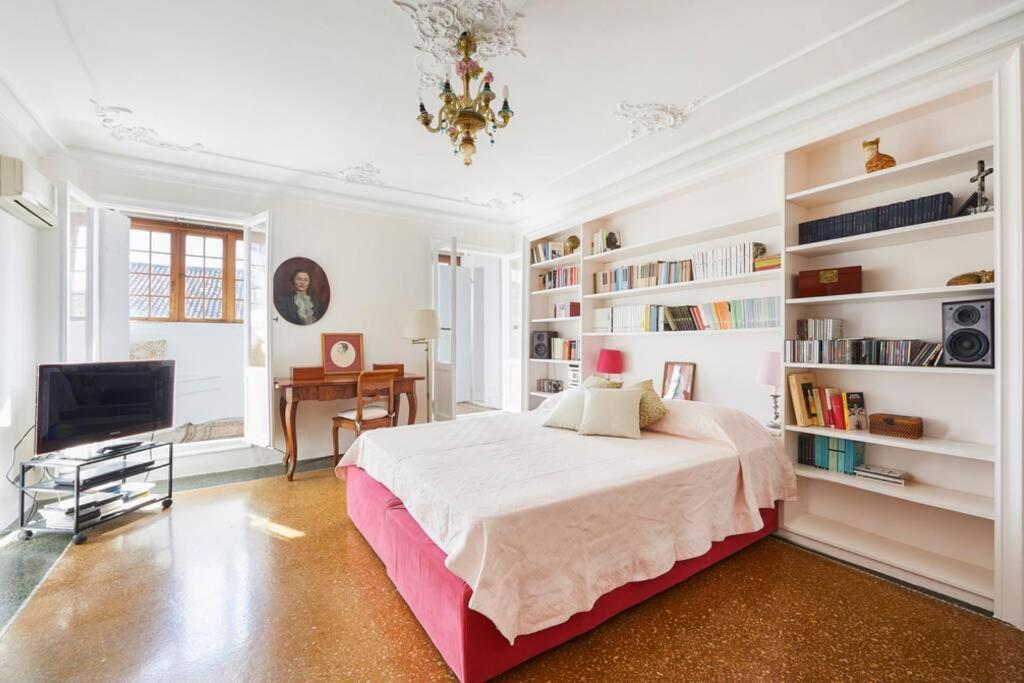 Ca' Fenice, Charming Apartment In San Marco, Sleep 7 Venetië Buitenkant foto